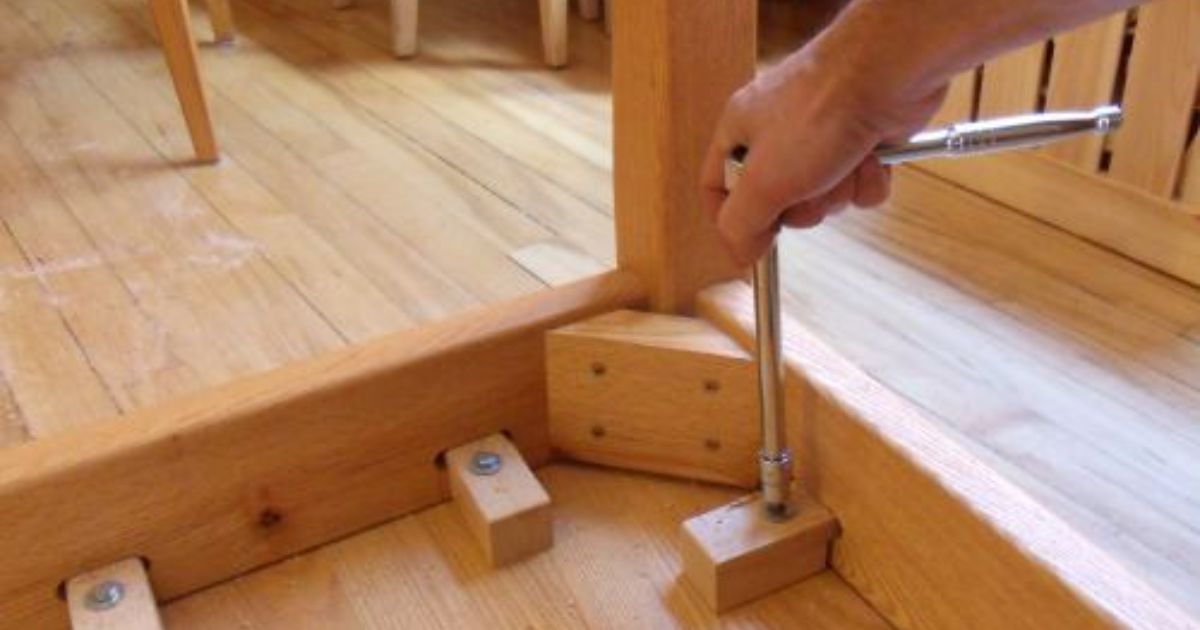 Attaching Legs to the Table