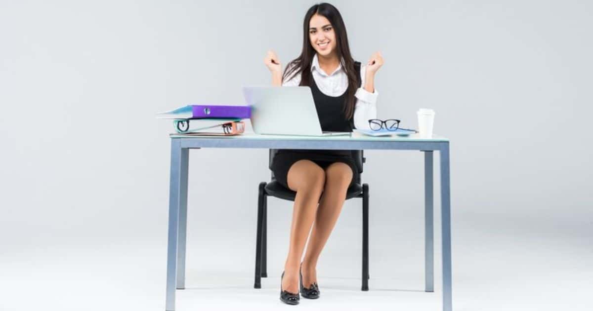 How To Prevent Feet Swelling While Sitting At Desk